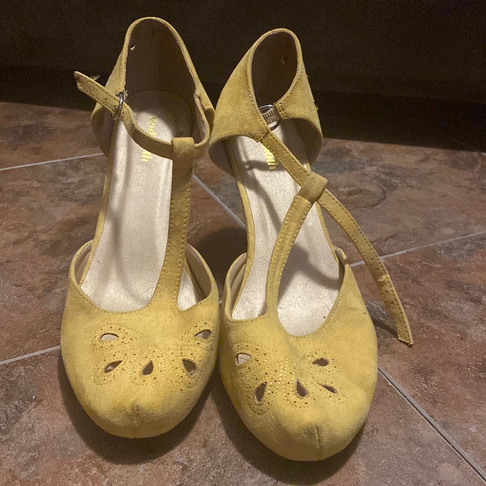 Yellow Mod Cloth shoes. Warm once. Uncomfortable on my wife foot.